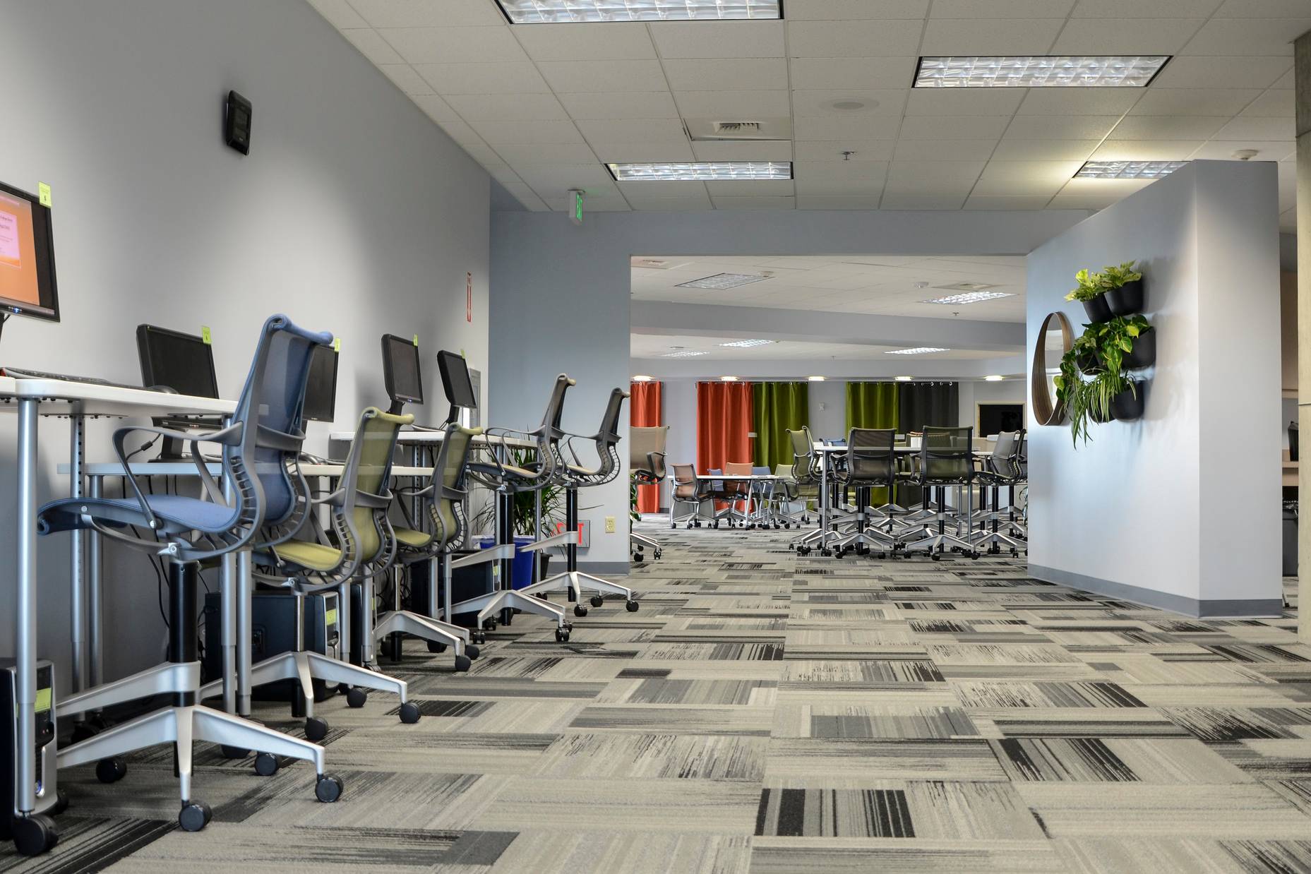 San Diego Mesa College’s new LOFT – Learning Opportunities for Transformation – space, located in the Learning Resource Center, opened in April 2016, and now staff and faculty have a dedicated space on campus for professional learning.